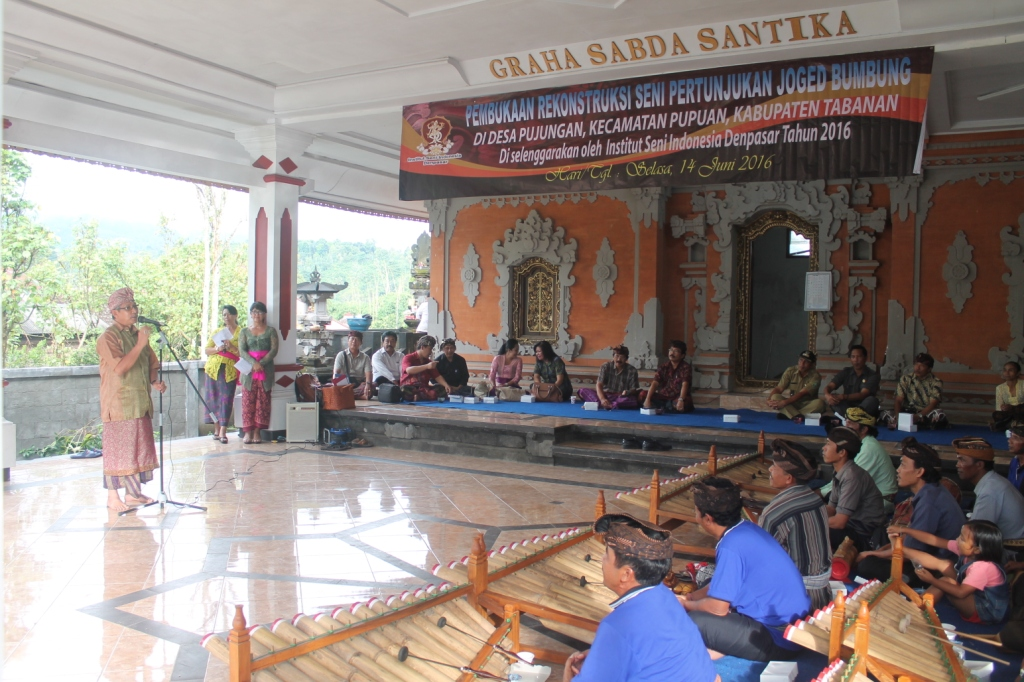 REKONSTRUKSI SENI TARI JOGED BUNGBUNG DI DESA PUJUNGAN