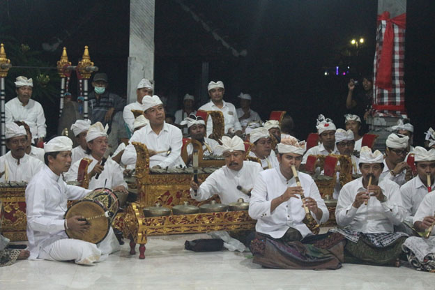 ISI DENPASAR NGAYAH KE LOMBOK