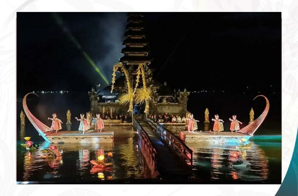 Saksikan pertunjukan ekologis ”Nuwur Kukuwung Ranu” (jalan penghormatan dan pemuliaan atas keindahan Danau Batur yang menghidupi Pulau Bali), persembahan Yayasan Puri Kauhan Ubud bekerja sama dengan Institut Seni Indonesia (ISI)