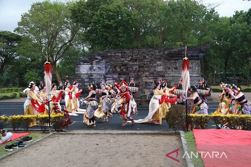 ISI Denpasar Adakan Pergelaran di Candi Tegowangi-Kediri