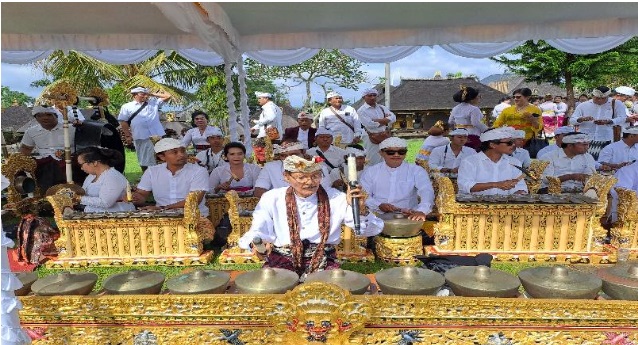 Gong Legendaris ISI Denpasar Ngayah Pada Upacara Tawur Tabuh Gentuh Di Pelataran Pura Besakih