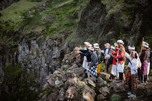 ISI Denpasar Mulang Pakelem di Gunung dan Danau Batur