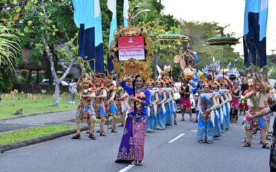 Delegasi WWF X Apresiasi Pawai Waruna Nata Samasta ISI Denpasar