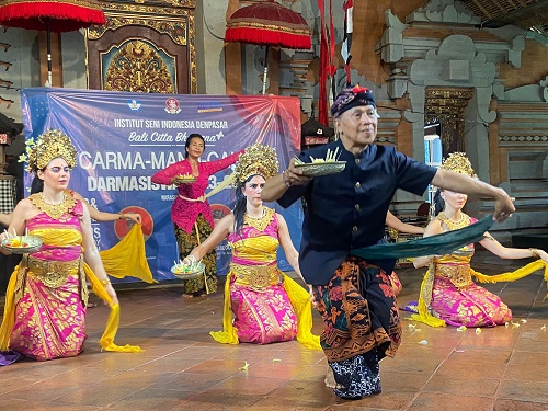 Eksplorasi Seni Bali, Darmasiswa RI ISI Denpasar Ikuti Workshop Tata Rias & Busana dan Seni Lukis “Carma-Manu-Caksu”