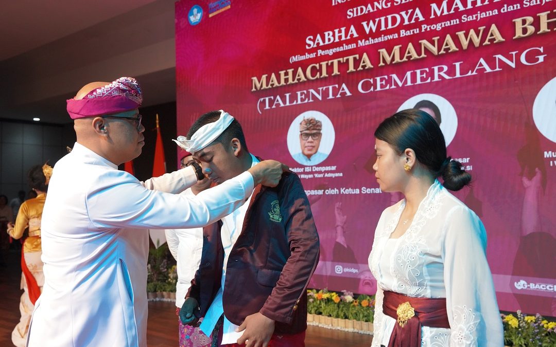 Rektor ISI Denpasar Inagurasi 875 Mahasiswa Baru dalam Sabha Widya Mahardika