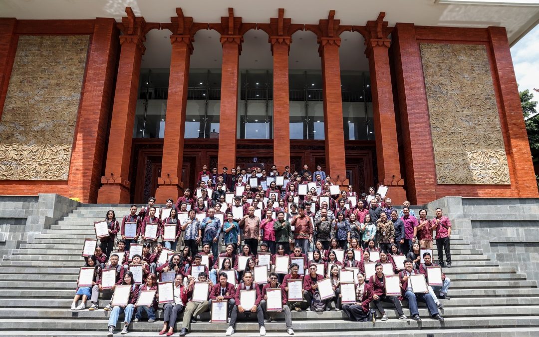 ISI Denpasar Anugerahkan Penghargaan Mahasisya Nata Kerthi Nugraha kepada 135 Mahasiswa Berprestasi